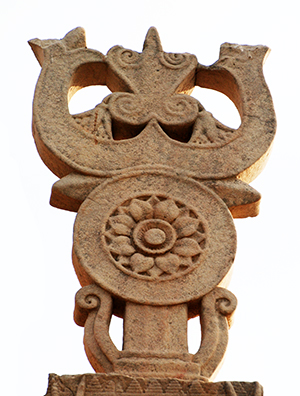 Triratna trident Sanchi detail du portail nord